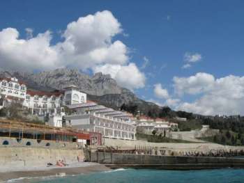 Отель "Сон у моря". Алупка. На самом берегу моря!